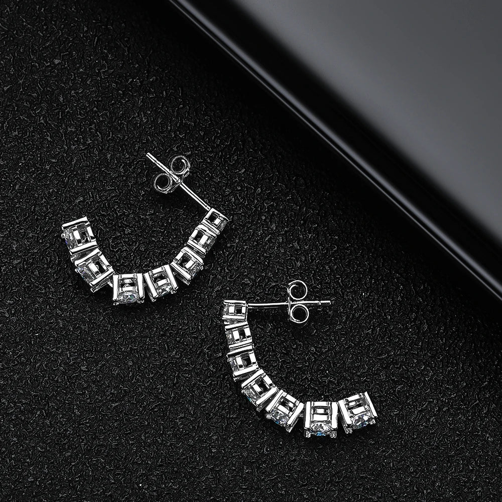 Chic and sustainable alternative diamond earrings, offering luxury without compromise.
