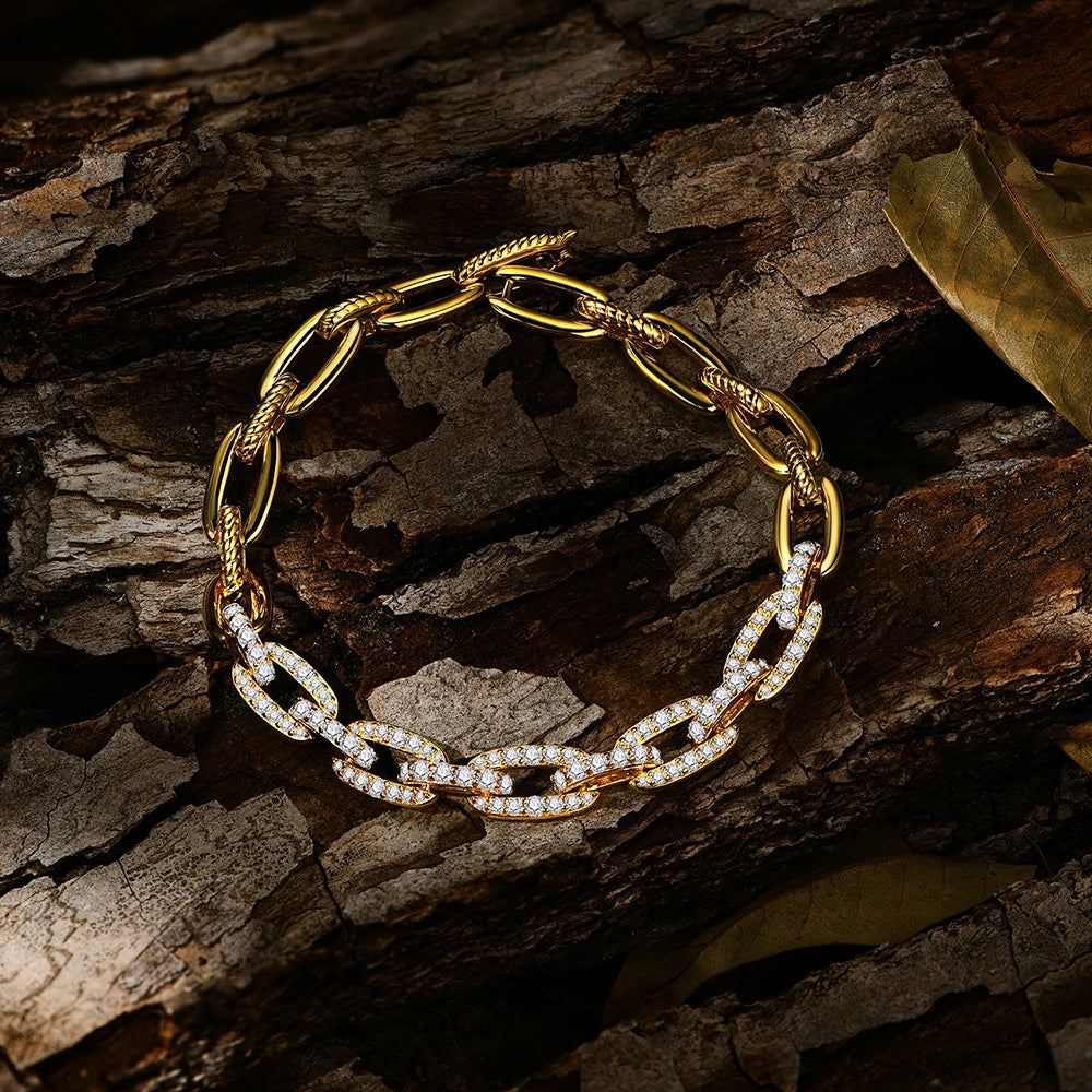 Gold bracelet featuring lab created diamonds
