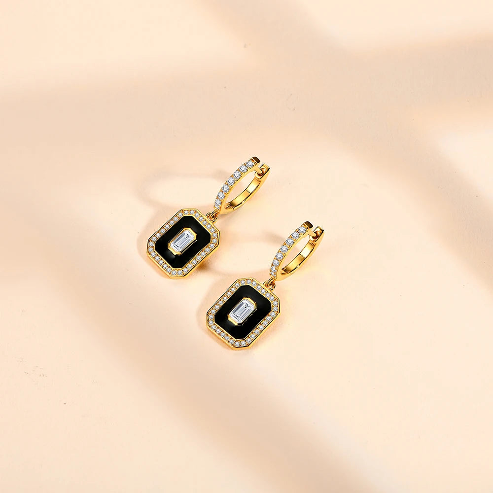 A versatile set of moissanite earrings in gold and black for every occasion.