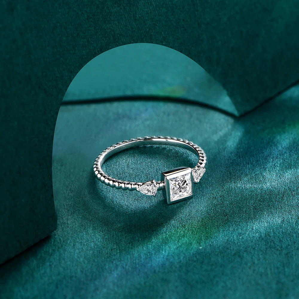 Flora Thompson Moissanite Ring - 1 Carat - Oxford Jewellery™