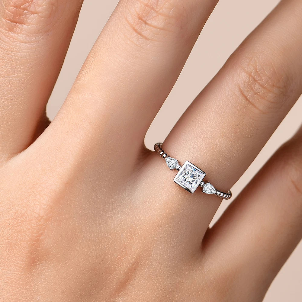 Flora Thompson Moissanite Ring - 1 Carat - Oxford Jewellery™