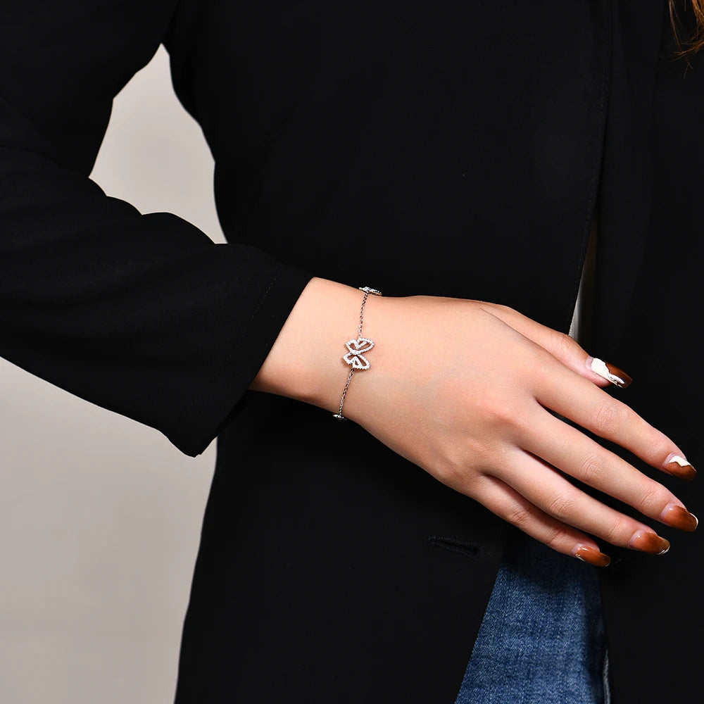 woman wearing diamond bracelet with gra moissanite